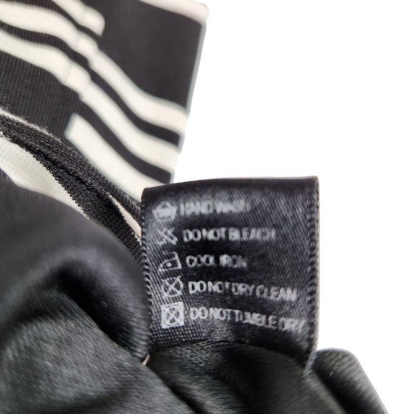 Olivaceous Womens Crop Top Size L Black White Stripe Sleeveless Zip Back Stretch - Picture 6 of 9